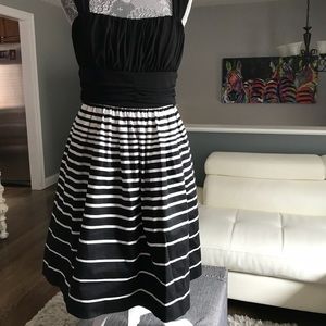 Max & Chloe Dress Size 4